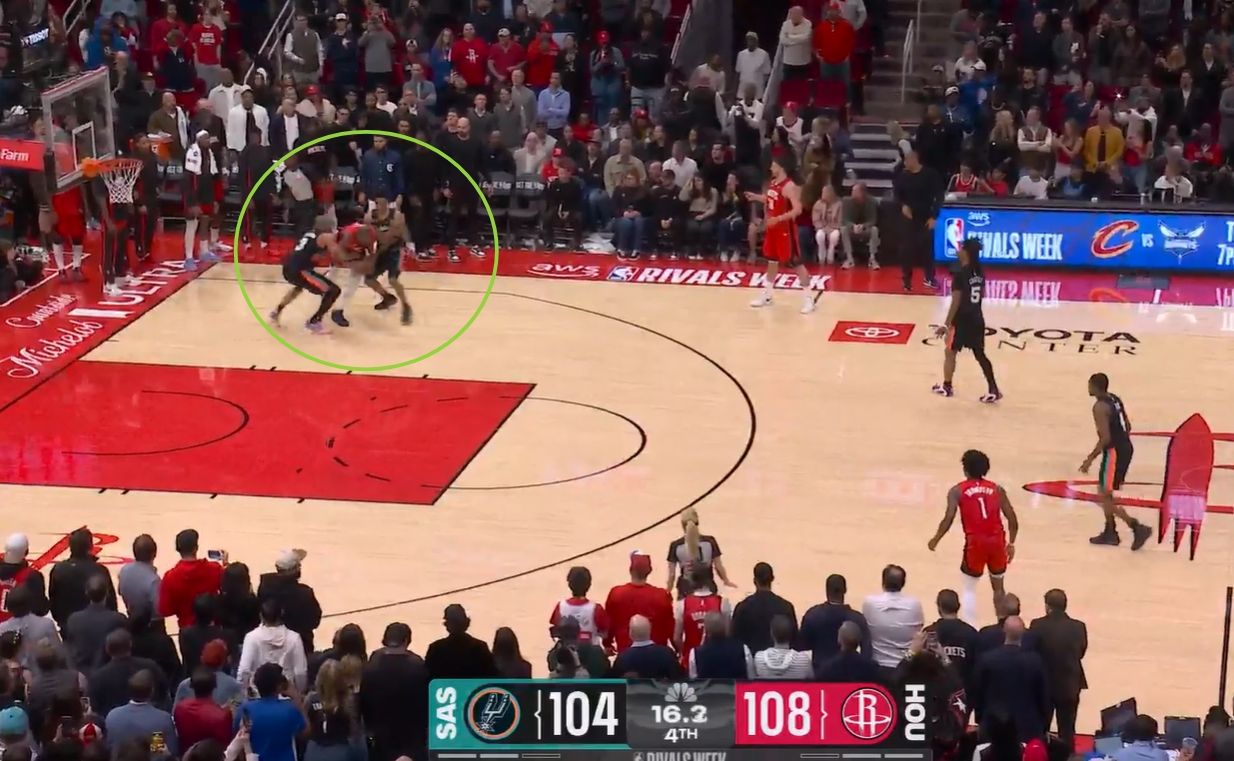 开云电竞平台-火箭vs马刺裁判报告：两次漏判！双方各获利一次！